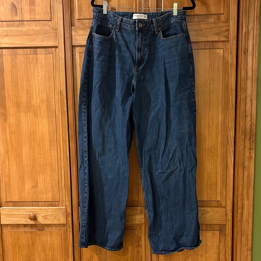 Abercrombie & Fitch Curve Love Dark Blue Wide Leg Jeans Size 31 / 12